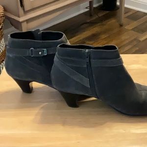 Cute grey suede 2 1/2 inch ankle booties Umberto Ruffini